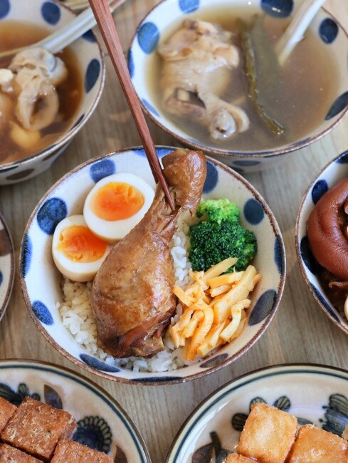 【台南食記】韓系超美質感雞湯店『屋裏的湯』銅板價小吃，創意鹹粿，養生藥膳湯品百元起，續加當歸養生湯免費喝到飽！