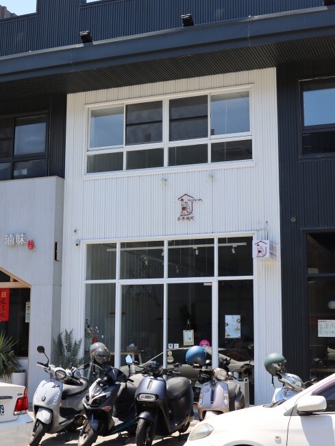 【台南食記】韓系超美質感雞湯店『屋裏的湯』銅板價小吃，創意鹹粿，養生藥膳湯品百元起，續加當歸養生湯免費喝到飽！