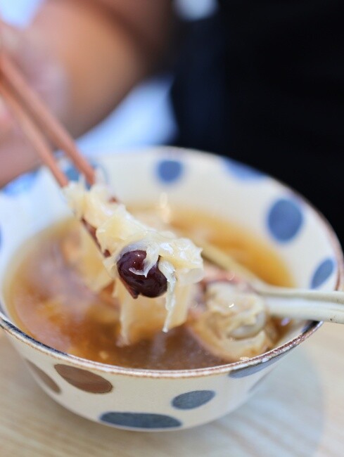 【台南食記】韓系超美質感雞湯店『屋裏的湯』銅板價小吃，創意鹹粿，養生藥膳湯品百元起，續加當歸養生湯免費喝到飽！