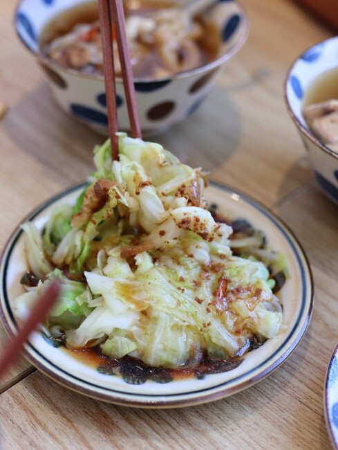 【台南食記】韓系超美質感雞湯店『屋裏的湯』銅板價小吃，創意鹹粿，養生藥膳湯品百元起，續加當歸養生湯免費喝到飽！