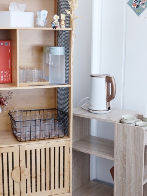 【台南食記】韓系超美質感雞湯店『屋裏的湯』銅板價小吃，創意鹹粿，養生藥膳湯品百元起，續加當歸養生湯免費喝到飽！