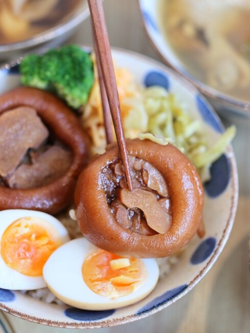 【台南食記】韓系超美質感雞湯店『屋裏的湯』銅板價小吃，創意鹹粿，養生藥膳湯品百元起，續加當歸養生湯免費喝到飽！