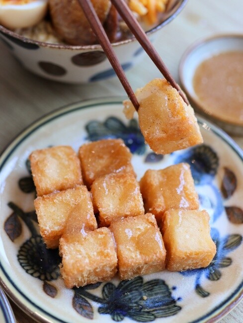 【台南食記】韓系超美質感雞湯店『屋裏的湯』銅板價小吃，創意鹹粿，養生藥膳湯品百元起，續加當歸養生湯免費喝到飽！