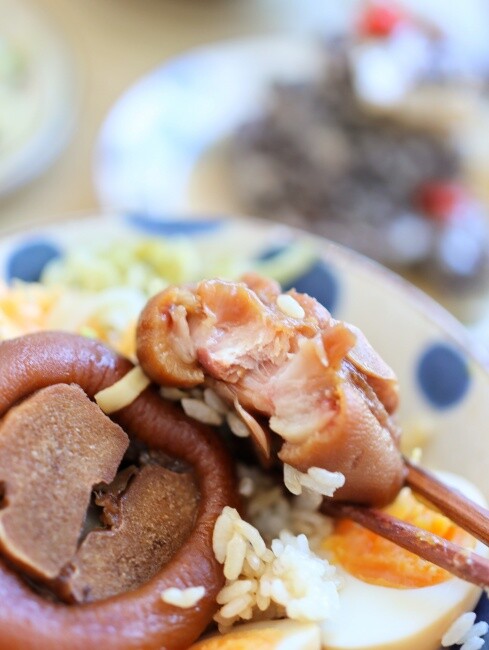 【台南食記】韓系超美質感雞湯店『屋裏的湯』銅板價小吃，創意鹹粿，養生藥膳湯品百元起，續加當歸養生湯免費喝到飽！