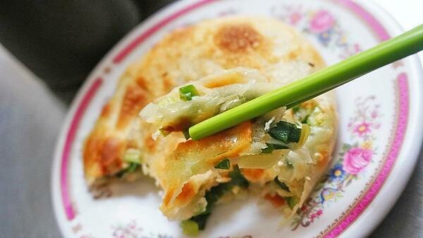 基隆今日早點蔥油餅，寶藏美食免排隊 。