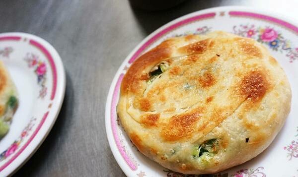 基隆今日早點蔥油餅，寶藏美食免排隊 。