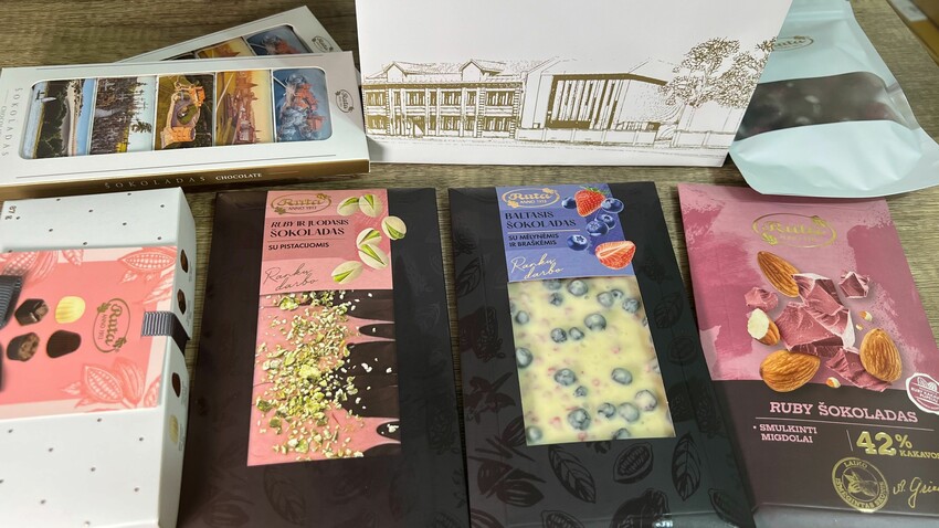 情人節巧克力🍫露特巧克力｜精選巧克力禮盒、75% 紅寶石開心果黑巧克力，浪漫七夕首選