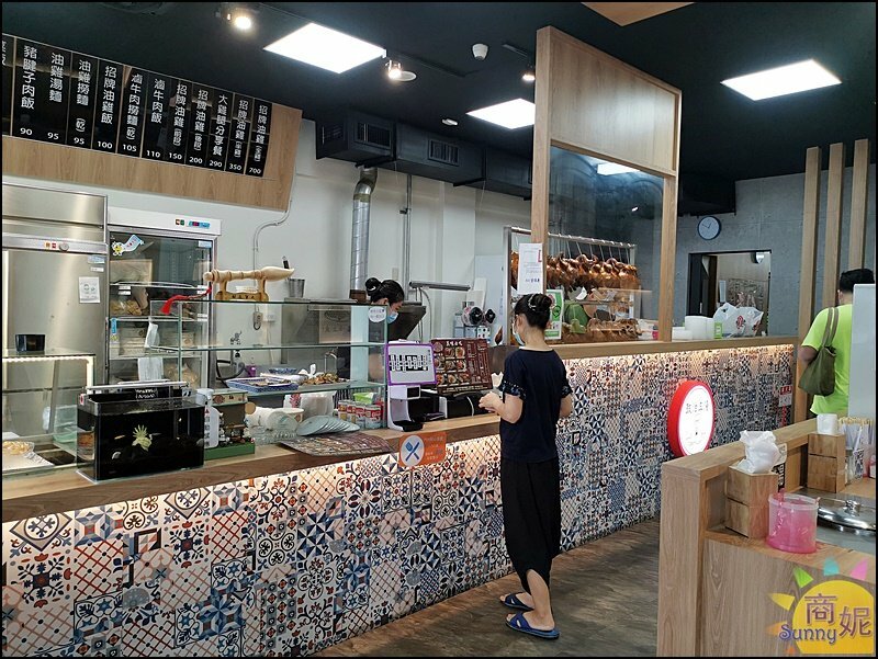 豐雞號。最高日銷300隻!港式油雞廣東滷味神好吃.免費藥膳雞湯更加分.道地港味大人小孩都愛-商妮吃喝遊樂