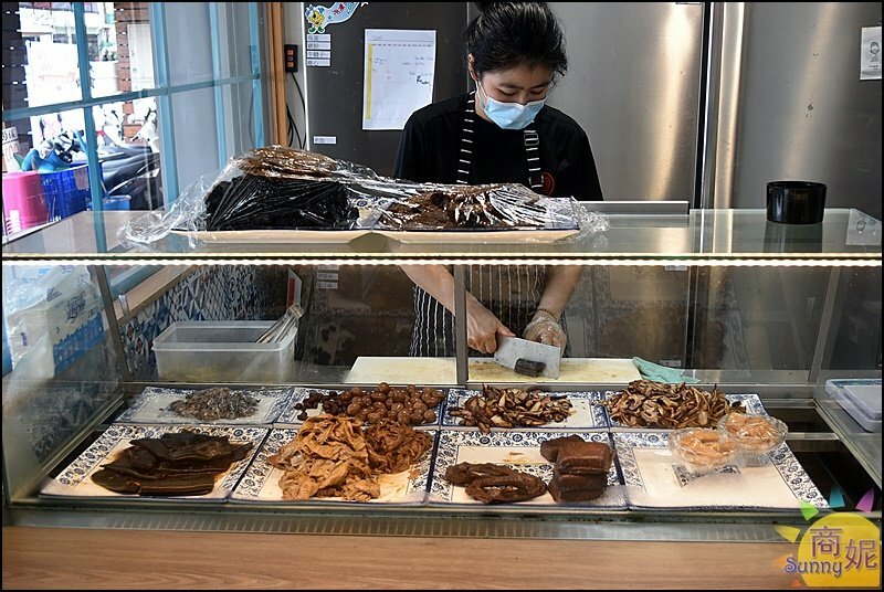 豐雞號。最高日銷300隻!港式油雞廣東滷味神好吃.免費藥膳雞湯更加分.道地港味大人小孩都愛-商妮吃喝遊樂