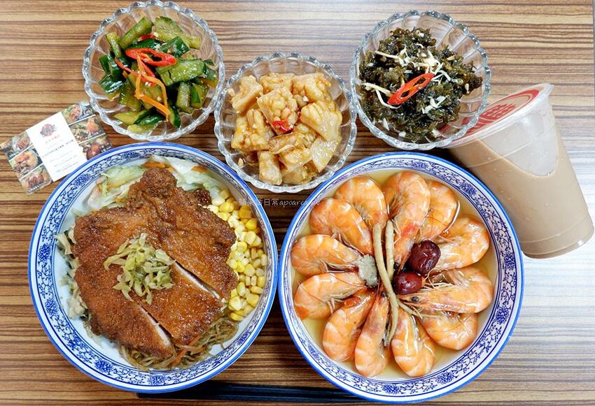 豐雞號河南店。獨家紹興醉蝦、滷排飯,專賣港式油雞、廣式滷味,藥膳雞湯免費喝到飽,近逢甲商圈及七期新光遠百 - 🍎 蘋果話日常🍎