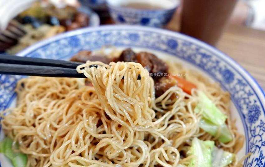 豐雞號河南店。獨家紹興醉蝦、滷排飯,專賣港式油雞、廣式滷味,藥膳雞湯免費喝到飽,近逢甲商圈及七期新光遠百 - 🍎 蘋果話日常🍎