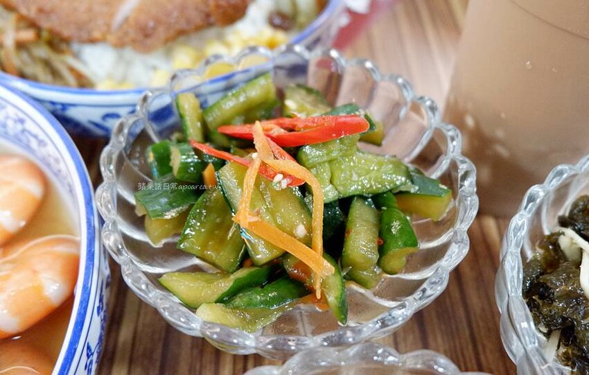 豐雞號河南店。獨家紹興醉蝦、滷排飯,專賣港式油雞、廣式滷味,藥膳雞湯免費喝到飽,近逢甲商圈及七期新光遠百 - 🍎 蘋果話日常🍎