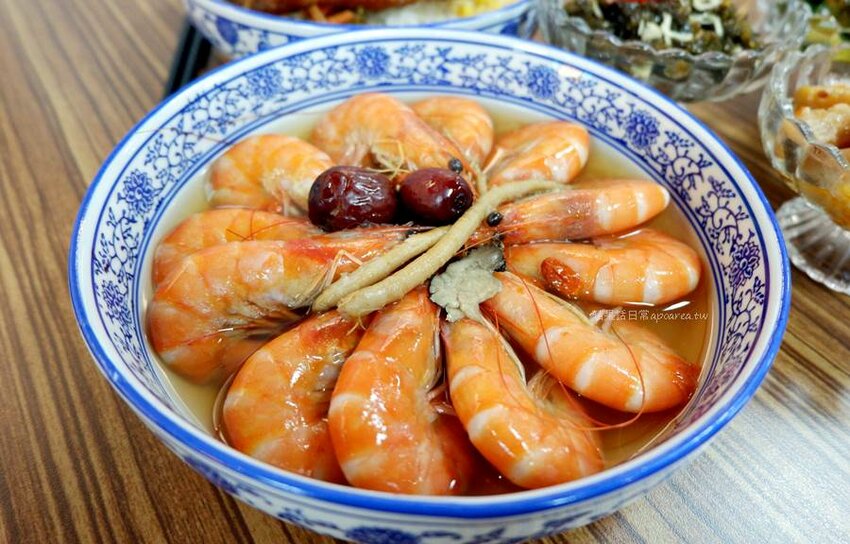 豐雞號河南店。獨家紹興醉蝦、滷排飯,專賣港式油雞、廣式滷味,藥膳雞湯免費喝到飽,近逢甲商圈及七期新光遠百 - 🍎 蘋果話日常🍎