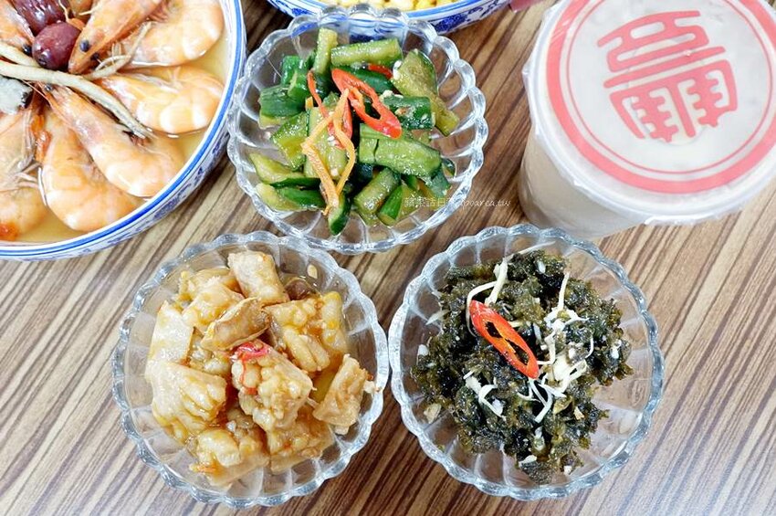 豐雞號河南店。獨家紹興醉蝦、滷排飯,專賣港式油雞、廣式滷味,藥膳雞湯免費喝到飽,近逢甲商圈及七期新光遠百 - 🍎 蘋果話日常🍎