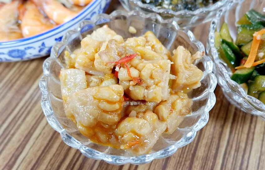 豐雞號河南店。獨家紹興醉蝦、滷排飯,專賣港式油雞、廣式滷味,藥膳雞湯免費喝到飽,近逢甲商圈及七期新光遠百 - 🍎 蘋果話日常🍎