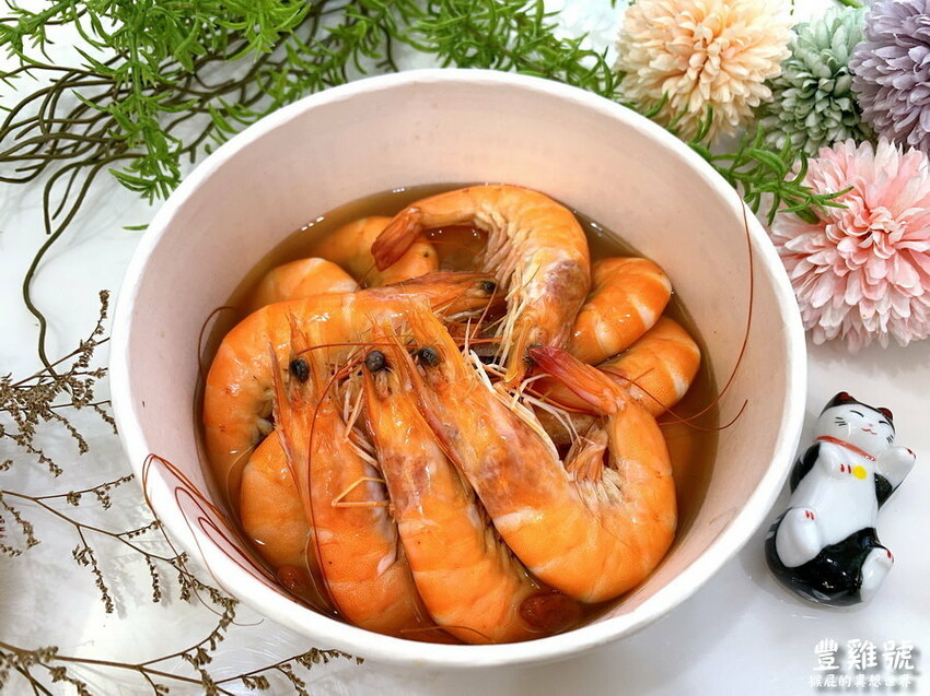 台中便當推薦,必點港式油雞、牛肉撈麵超好吃,免費藥膳雞湯喝到飽,獨家紹興醉蝦、排骨飯只有河南店有