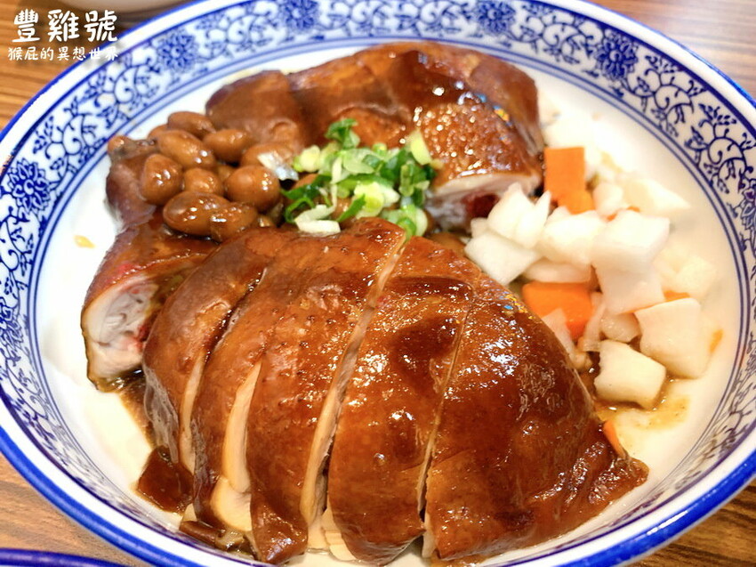 台中便當推薦,必點港式油雞、牛肉撈麵超好吃,免費藥膳雞湯喝到飽,獨家紹興醉蝦、排骨飯只有河南店有