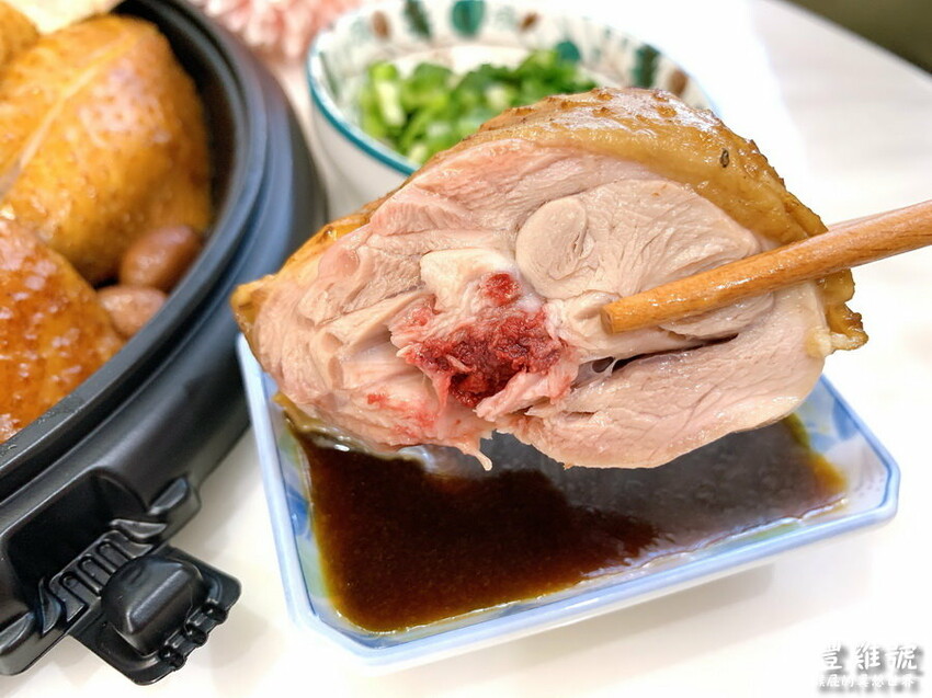 台中便當推薦,必點港式油雞、牛肉撈麵超好吃,免費藥膳雞湯喝到飽,獨家紹興醉蝦、排骨飯只有河南店有