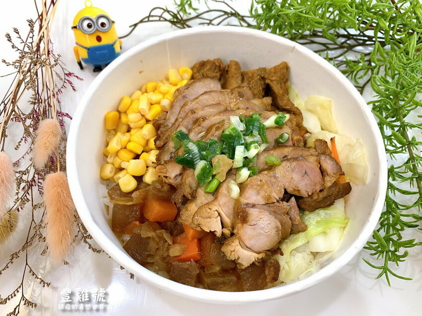 台中便當推薦,必點港式油雞、牛肉撈麵超好吃,免費藥膳雞湯喝到飽,獨家紹興醉蝦、排骨飯只有河南店有