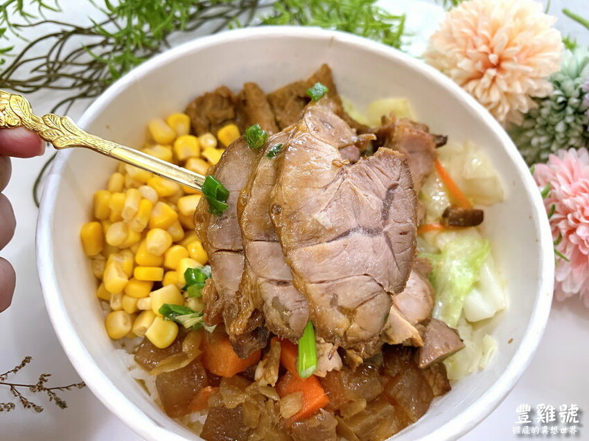 台中便當推薦,必點港式油雞、牛肉撈麵超好吃,免費藥膳雞湯喝到飽,獨家紹興醉蝦、排骨飯只有河南店有