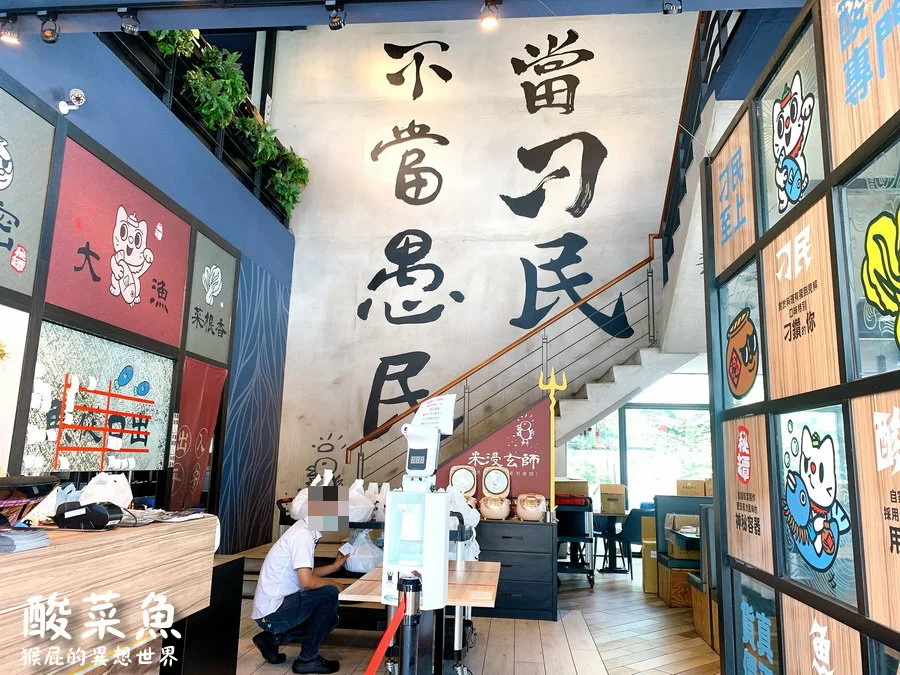 台中便當推薦，必點港式油雞、牛肉撈麵超好吃，免費藥膳雞湯喝到飽，獨家紹興醉蝦、排骨飯只有河南店有