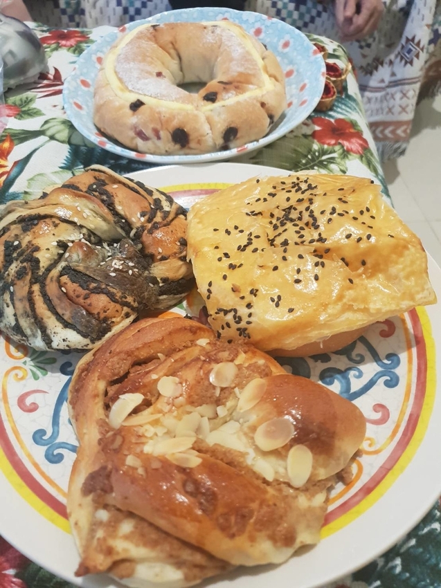 【中和.景安站】偉師傅烘焙坊。疫情期間滿$300可外送。推綜合貝果+皇后吐司