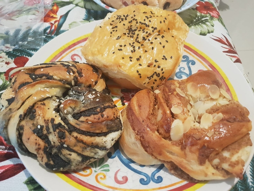 【中和.景安站】偉師傅烘焙坊。疫情期間滿$300可外送。推綜合貝果+皇后吐司