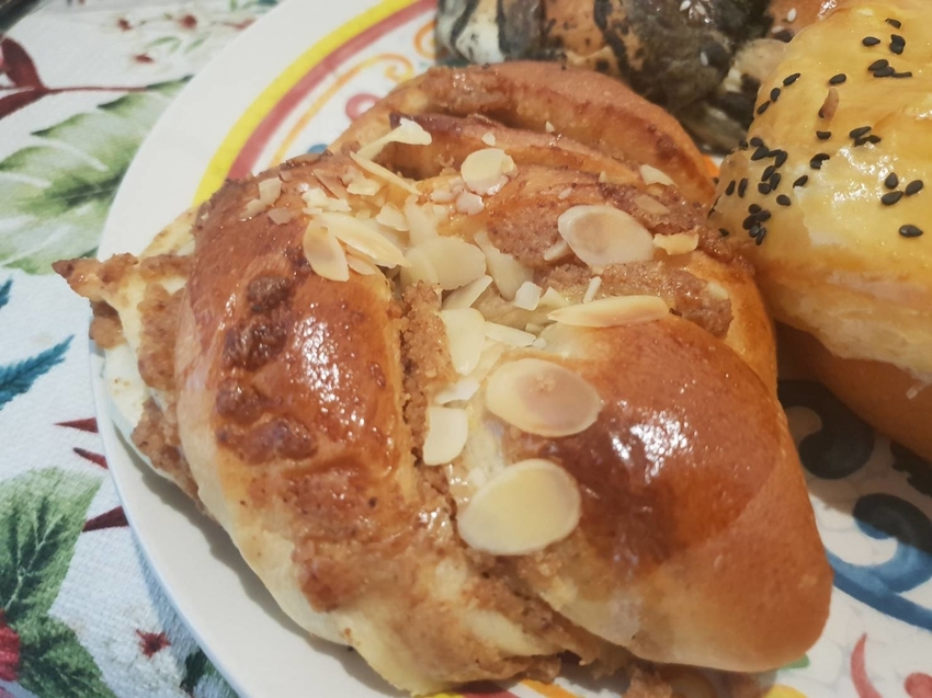 【中和.景安站】偉師傅烘焙坊。疫情期間滿$300可外送。推綜合貝果+皇后吐司