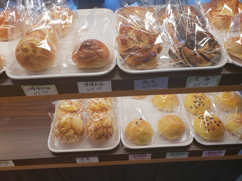 【中和.景安站】偉師傅烘焙坊。疫情期間滿$300可外送。推綜合貝果+皇后吐司