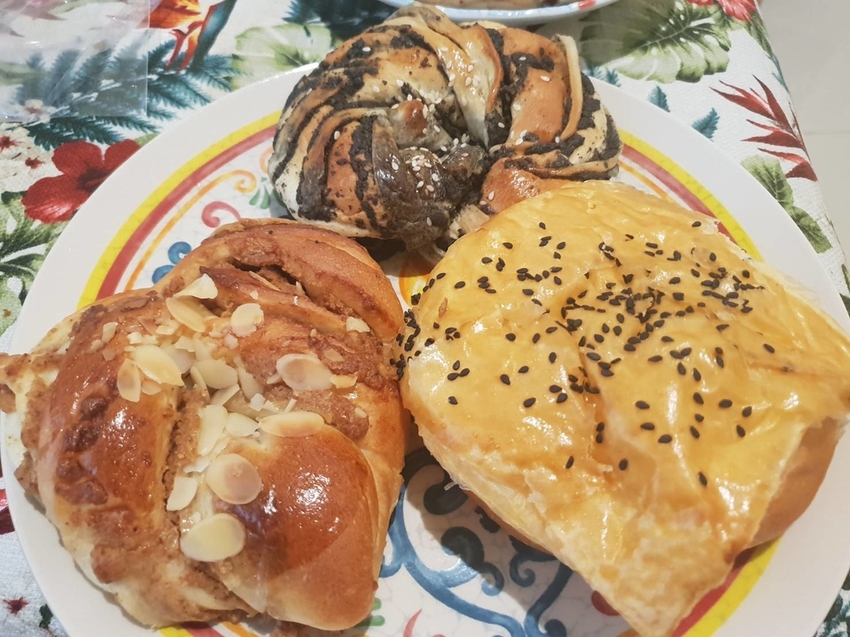 【中和.景安站】偉師傅烘焙坊。疫情期間滿$300可外送。推綜合貝果+皇后吐司