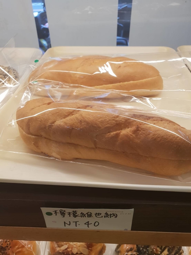【中和.景安站】偉師傅烘焙坊。疫情期間滿$300可外送。推綜合貝果+皇后吐司