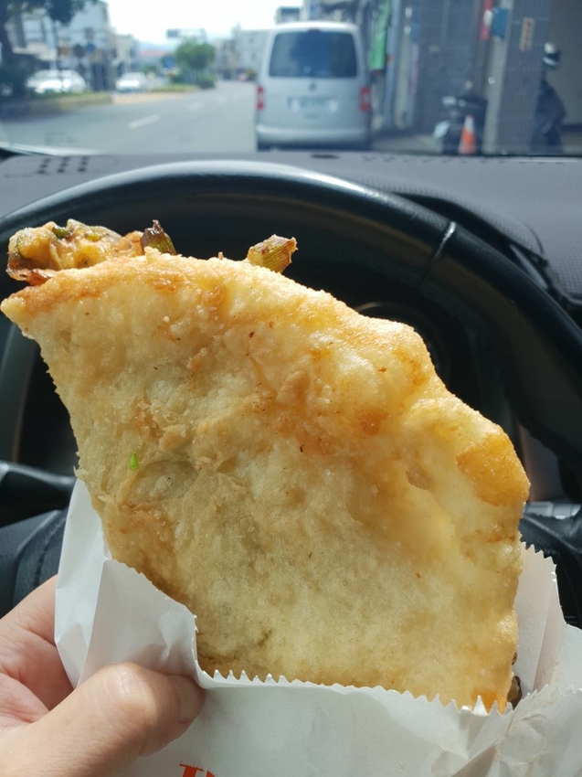 【宜蘭.頭城】德芳御膳坊三星蔥油餅+仙草汁+吉祥鮮肉小籠包+阿丹芋頭牛奶冰+阿婆蔥油餅