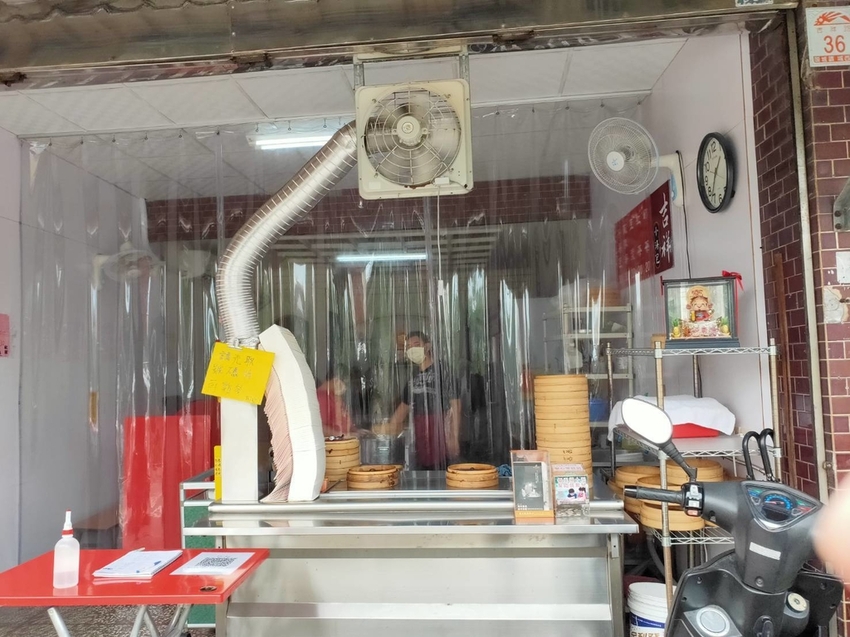 【宜蘭.頭城】德芳御膳坊三星蔥油餅+仙草汁+吉祥鮮肉小籠包+阿丹芋頭牛奶冰+阿婆蔥油餅