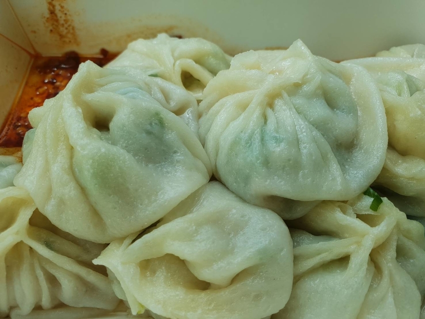 【宜蘭.頭城】德芳御膳坊三星蔥油餅+仙草汁+吉祥鮮肉小籠包+阿丹芋頭牛奶冰+阿婆蔥油餅