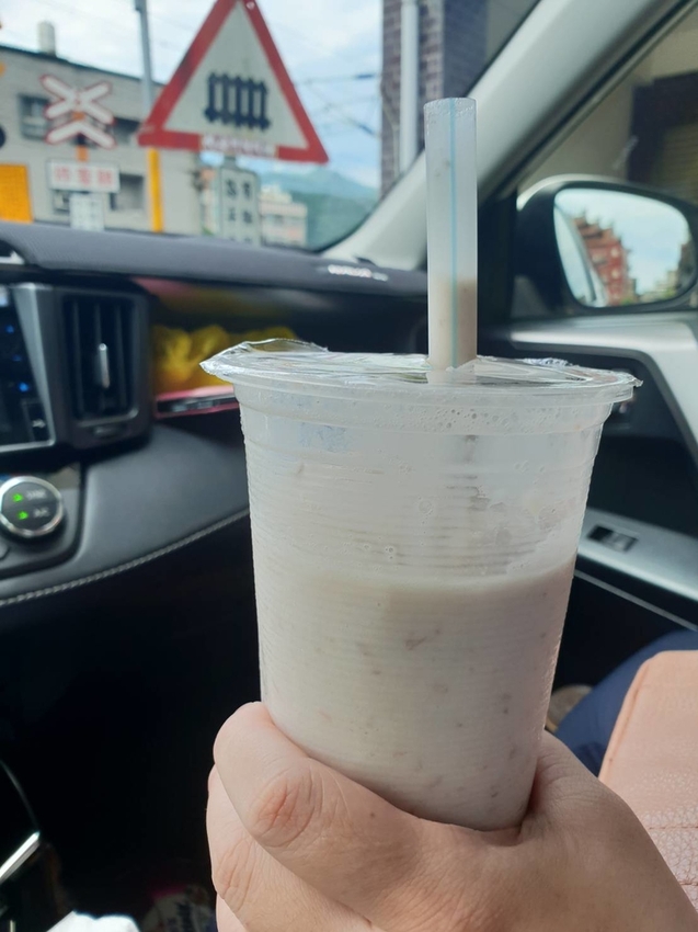 【宜蘭.頭城】德芳御膳坊三星蔥油餅+仙草汁+吉祥鮮肉小籠包+阿丹芋頭牛奶冰+阿婆蔥油餅