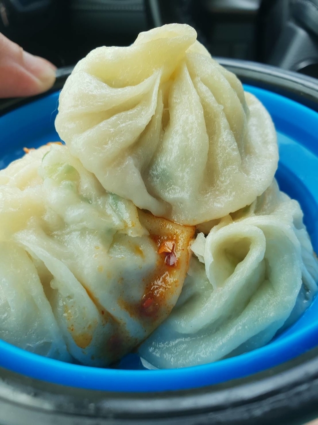 【宜蘭.頭城】德芳御膳坊三星蔥油餅+仙草汁+吉祥鮮肉小籠包+阿丹芋頭牛奶冰+阿婆蔥油餅