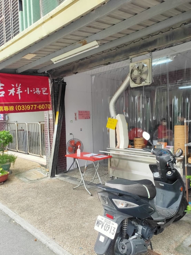 【宜蘭.頭城】德芳御膳坊三星蔥油餅+仙草汁+吉祥鮮肉小籠包+阿丹芋頭牛奶冰+阿婆蔥油餅