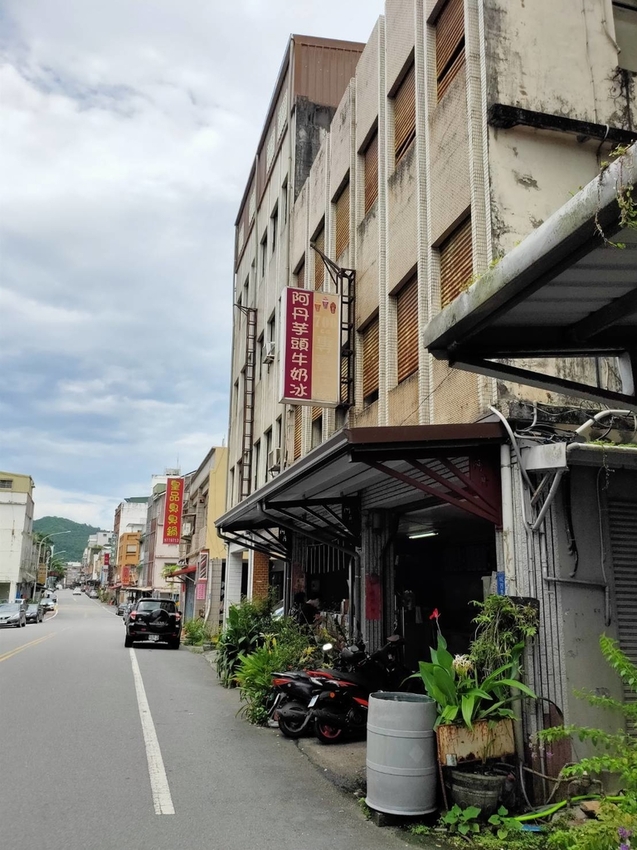 【宜蘭.頭城】德芳御膳坊三星蔥油餅+仙草汁+吉祥鮮肉小籠包+阿丹芋頭牛奶冰+阿婆蔥油餅