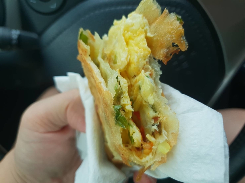 【宜蘭.頭城】德芳御膳坊三星蔥油餅+仙草汁+吉祥鮮肉小籠包+阿丹芋頭牛奶冰+阿婆蔥油餅