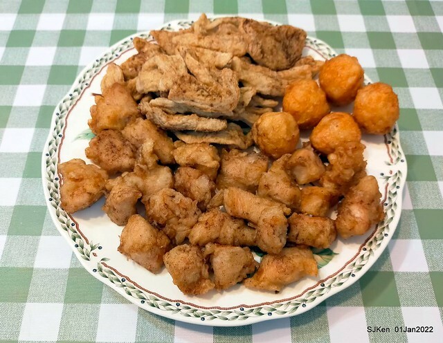 「陳季炸雞石牌店」(Fried Salted Chicken , Tempura & cuttlefish balls, Taiwanese light dishes booth), Taipei, Taiwan, SJKen, Jan 1, 2022. 「陳季炸雞石牌店」(Fried Salted Chicken , Tempura & cuttlefish balls, Taiwanese light dishes booth), Taipei, Taiwan, SJKen, Jan 1, 2022.