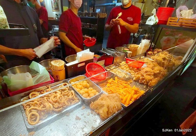 「陳季炸雞石牌店」(Fried Salted Chicken , Tempura & cuttlefish balls, Taiwanese light dishes booth), Taipei, Taiwan, SJKen, Jan 1, 2022. 「陳季炸雞石牌店」(Fried Salted Chicken , Tempura & cuttlefish balls, Taiwanese light dishes booth), Taipei, Taiwan, SJKen, Jan 1, 2022.