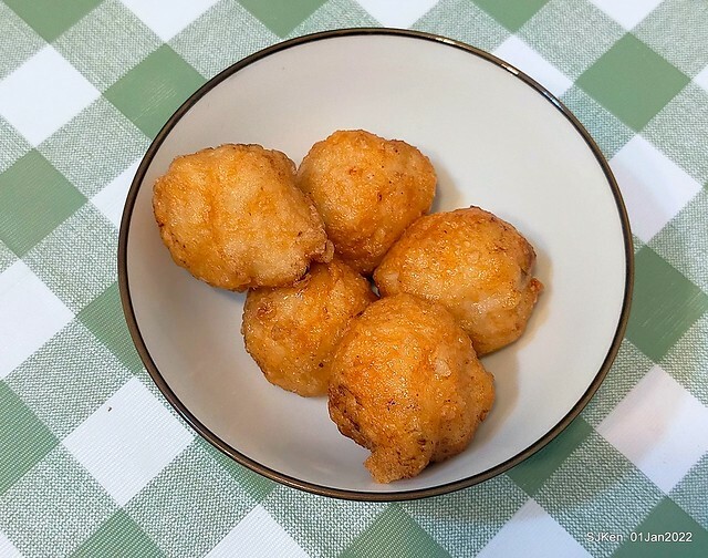 「陳季炸雞石牌店」(Fried Salted Chicken , Tempura & cuttlefish balls, Taiwanese light dishes booth), Taipei, Taiwan, SJKen, Jan 1, 2022. 「陳季炸雞石牌店」(Fried Salted Chicken , Tempura & cuttlefish balls, Taiwanese light dishes booth), Taipei, Taiwan, SJKen, Jan 1, 2022.