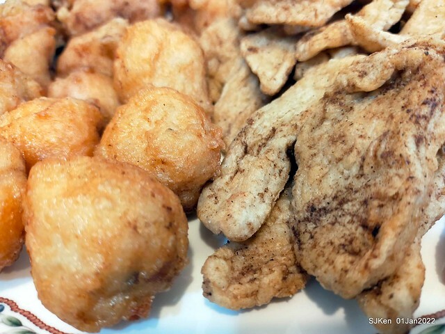 「陳季炸雞石牌店」(Fried Salted Chicken , Tempura & cuttlefish balls, Taiwanese light dishes booth), Taipei, Taiwan, SJKen, Jan 1, 2022. 「陳季炸雞石牌店」(Fried Salted Chicken , Tempura & cuttlefish balls, Taiwanese light dishes booth), Taipei, Taiwan, SJKen, Jan 1, 2022.