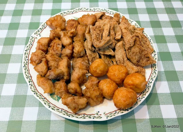 「陳季炸雞石牌店」(Fried Salted Chicken , Tempura & cuttlefish balls, Taiwanese light dishes booth), Taipei, Taiwan, SJKen, Jan 1, 2022. 「陳季炸雞石牌店」(Fried Salted Chicken , Tempura & cuttlefish balls, Taiwanese light dishes booth), Taipei, Taiwan, SJKen, Jan 1, 2022.
