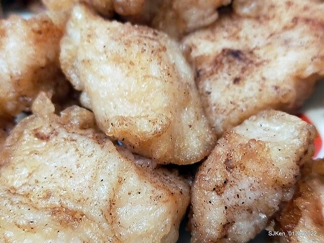 「陳季炸雞石牌店」(Fried Salted Chicken , Tempura & cuttlefish balls, Taiwanese light dishes booth), Taipei, Taiwan, SJKen, Jan 1, 2022. 「陳季炸雞石牌店」(Fried Salted Chicken , Tempura & cuttlefish balls, Taiwanese light dishes booth), Taipei, Taiwan, SJKen, Jan 1, 2022.