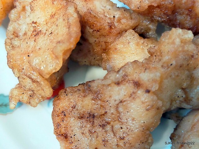 「陳季炸雞石牌店」(Fried Salted Chicken , Tempura & cuttlefish balls, Taiwanese light dishes booth), Taipei, Taiwan, SJKen, Jan 1, 2022. 「陳季炸雞石牌店」(Fried Salted Chicken , Tempura & cuttlefish balls, Taiwanese light dishes booth), Taipei, Taiwan, SJKen, Jan 1, 2022.
