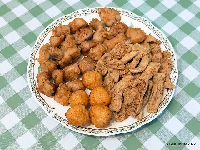 「陳季炸雞石牌店」(Fried Salted Chicken , Tempura & cuttlefish balls, Taiwanese light dishes booth), Taipei, Taiwan, SJKen, Jan 1, 2022. 「陳季炸雞石牌店」(Fried Salted Chicken , Tempura & cuttlefish balls, Taiwanese light dishes booth), Taipei, Taiwan, SJKen, Jan 1, 2022.