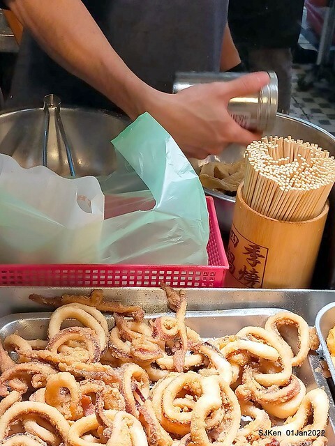 「陳季炸雞石牌店」(Fried Salted Chicken , Tempura & cuttlefish balls, Taiwanese light dishes booth), Taipei, Taiwan, SJKen, Jan 1, 2022. 「陳季炸雞石牌店」(Fried Salted Chicken , Tempura & cuttlefish balls, Taiwanese light dishes booth), Taipei, Taiwan, SJKen, Jan 1, 2022.