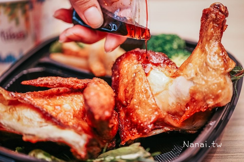 新品熊貓主題餐盒搭配炸霜降牛排萌度指數爆表、迷迭香烤半雞允指回味，熊貓食堂