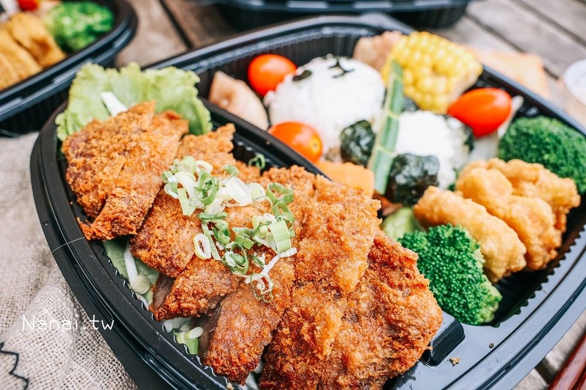 新品熊貓主題餐盒搭配炸霜降牛排萌度指數爆表、迷迭香烤半雞允指回味，熊貓食堂